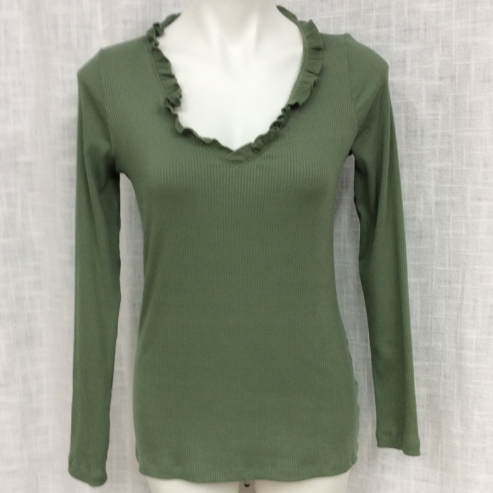 White Birch Small Sage Long Sleeve V Neck Top
